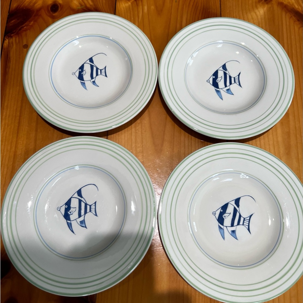 Hand painted 8“ Angel Fish Plates.Green striped rim.Great condition!Set(4)